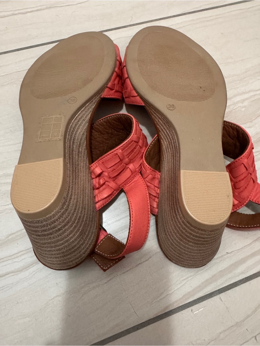 Bueno Misty Wedge Sandles in Coral  Leather Sz 38 - Picture 13 of 13